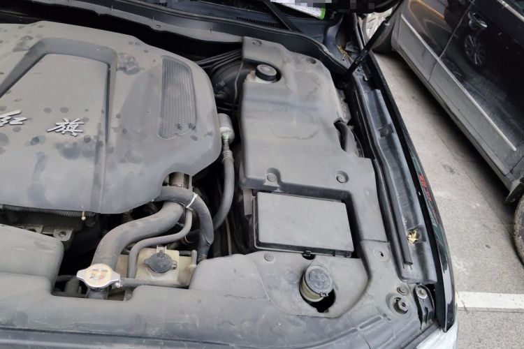 Used Hongqi H7 2013 2.0T Luxury Model Engine Bay Left