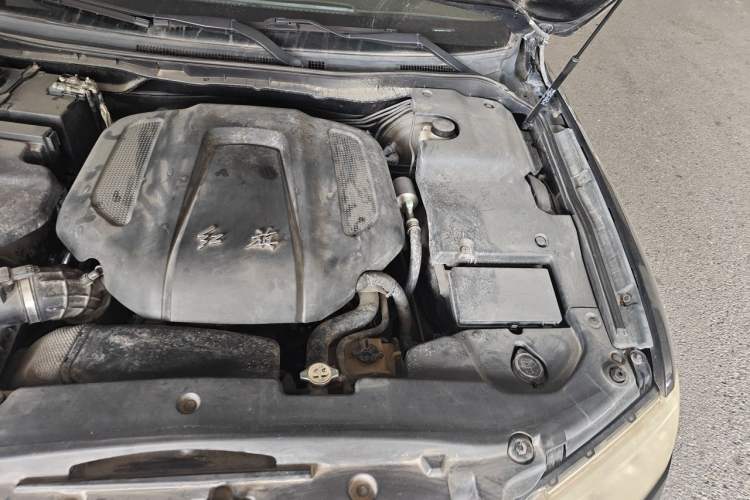 Used Hongqi H7 2013 2.0T Luxury Model Engine Bay Left
