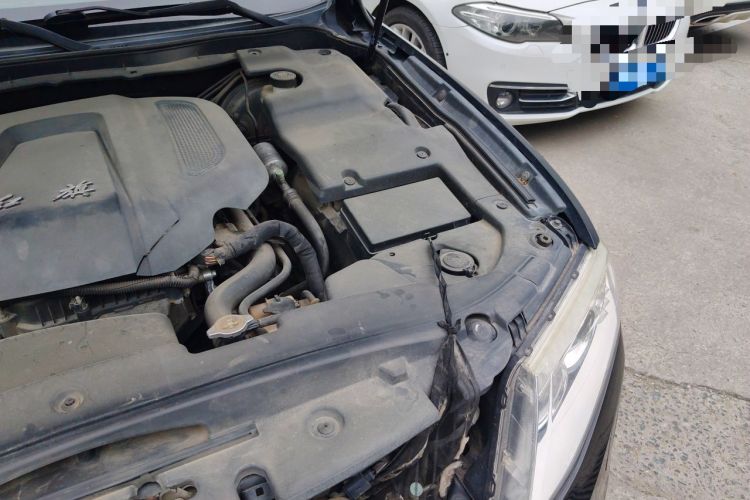 Used Hongqi H7 2013 2.0T Luxury Model Engine Bay Left