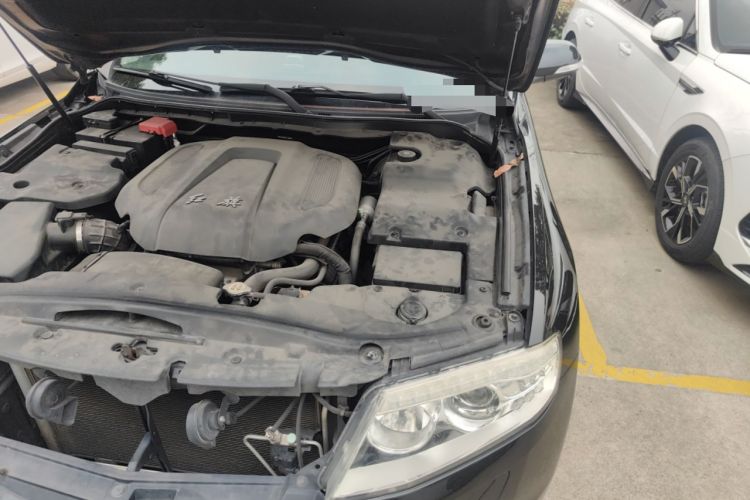 Used Hongqi H7 2013 2.0T Luxury Model Engine Bay Left