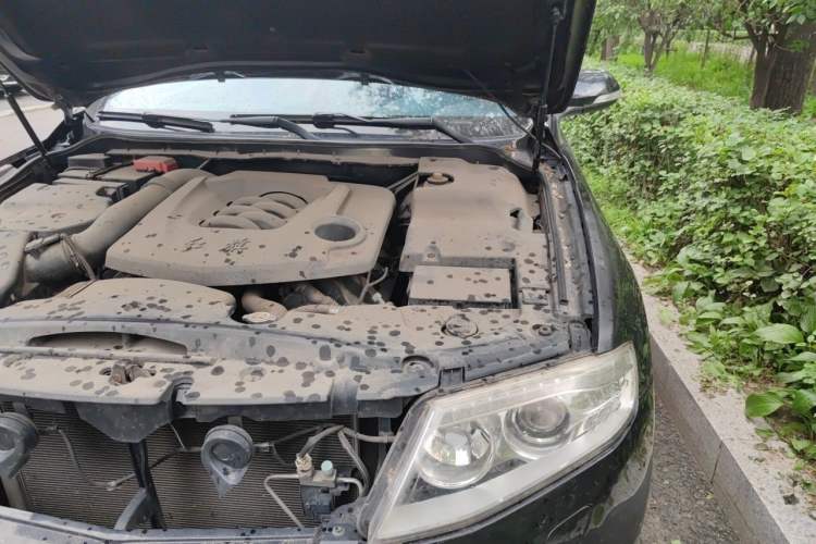 Used Hongqi H7 2013 2.5L Prestige Model Engine Bay Left