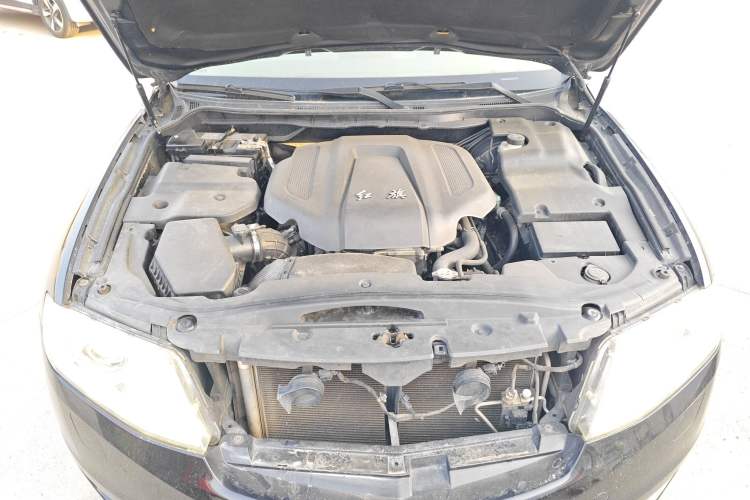 Used Hongqi H7 2013 2.0T Luxury Model Engine Bay
