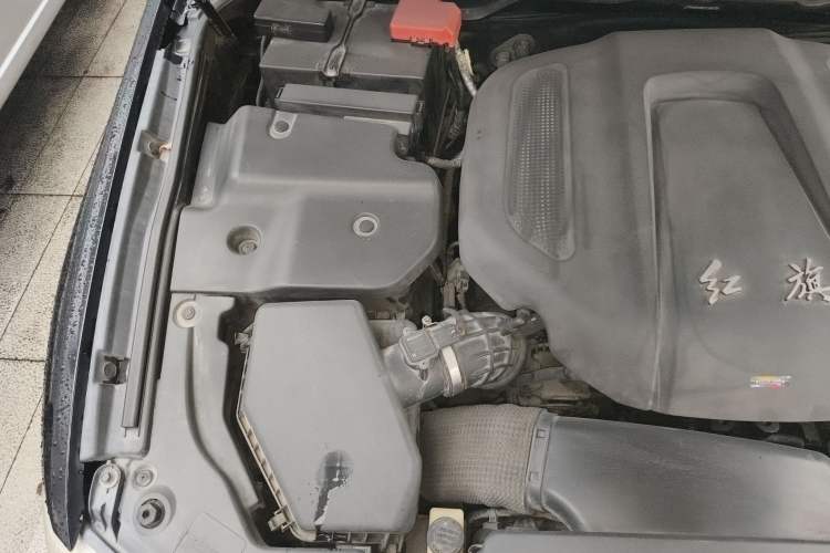 Used Hongqi H7 2013 2.0T Luxury Model Engine Bay Right