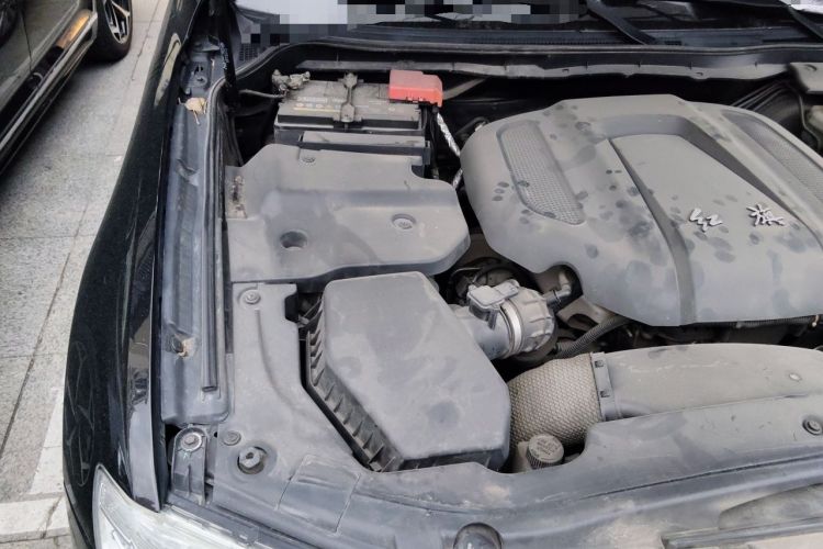 Used Hongqi H7 2013 2.0T Luxury Model Engine Bay Right