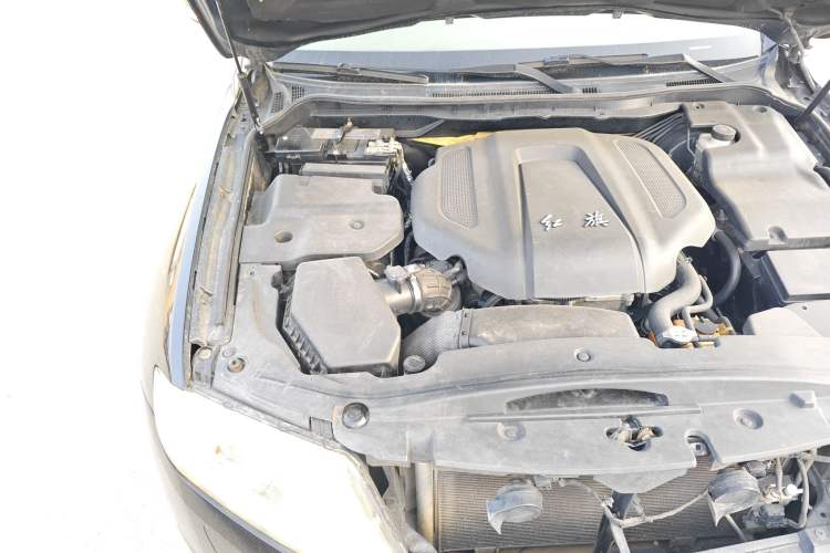 Used Hongqi H7 2013 2.0T Luxury Model Engine Bay Right