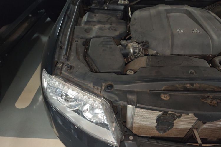 Used Hongqi H7 2013 2.0T Luxury Model Engine Bay Right