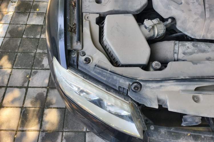 Used Hongqi H7 2013 2.0T Luxury Model Engine Bay Right