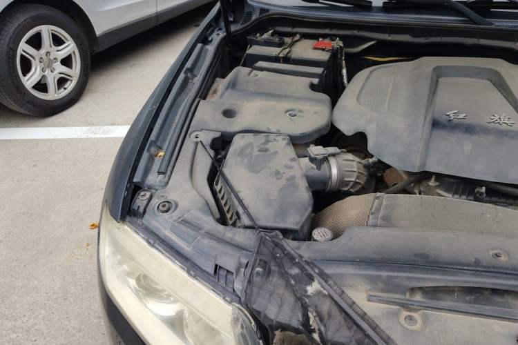 Used Hongqi H7 2013 2.0T Luxury Model Engine Bay Right