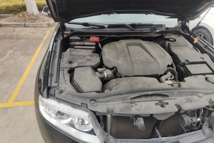 Used Hongqi H7 2013 2.0T Luxury Model Engine Bay Right