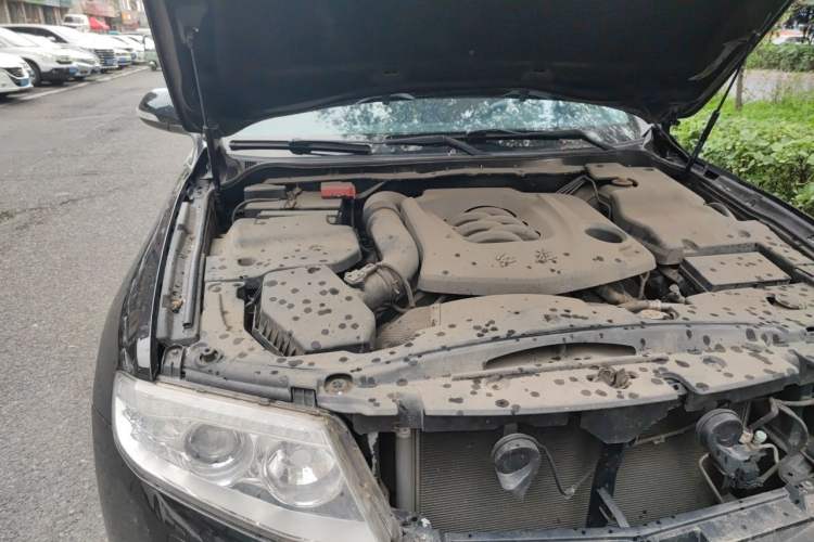 Used Hongqi H7 2013 2.5L Prestige Model Engine Bay Right