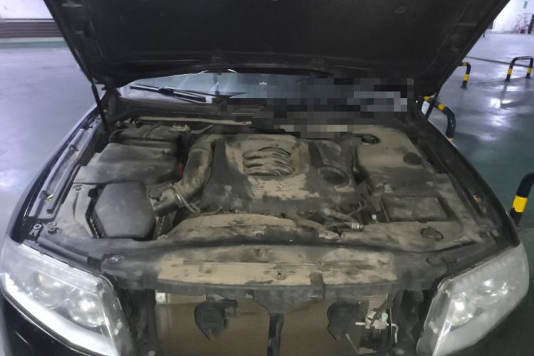 Used Hongqi H7 2013 3.0L Luxury Model Engine Bay