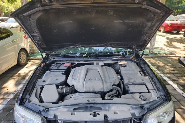 Used Hongqi H7 2013 2.0T Luxury Model Engine Bay