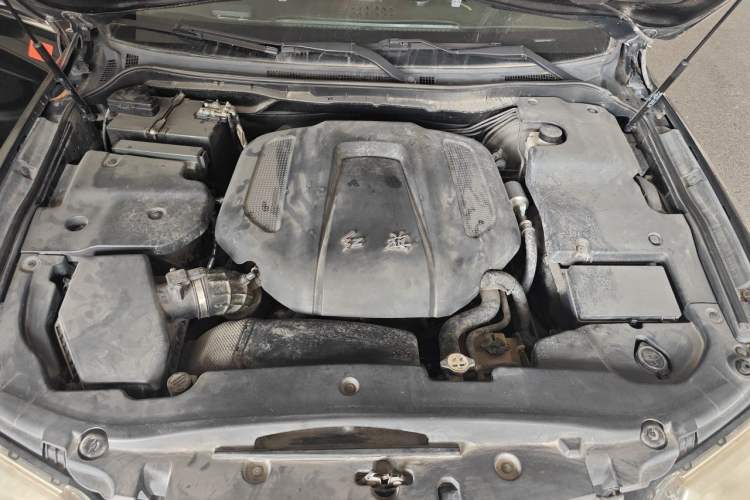 Used Hongqi H7 2013 2.0T Luxury Model Engine Bay