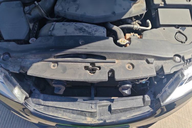 Used Hongqi H7 2013 3.0L Prestige Model Engine Bay