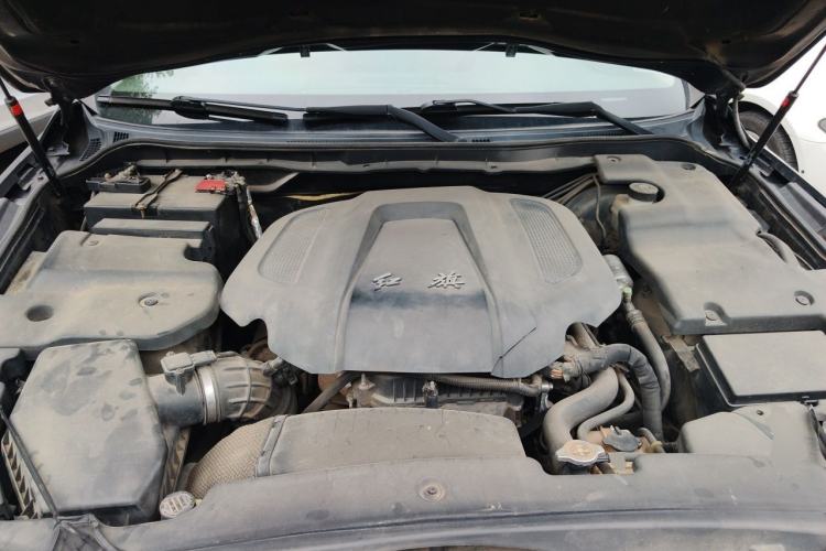 Used Hongqi H7 2013 2.0T Luxury Model Engine Bay