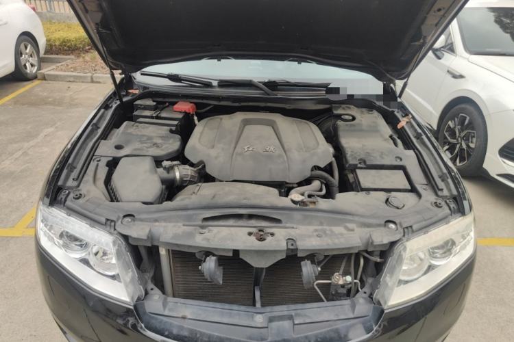 Used Hongqi H7 2013 2.0T Luxury Model Engine Bay
