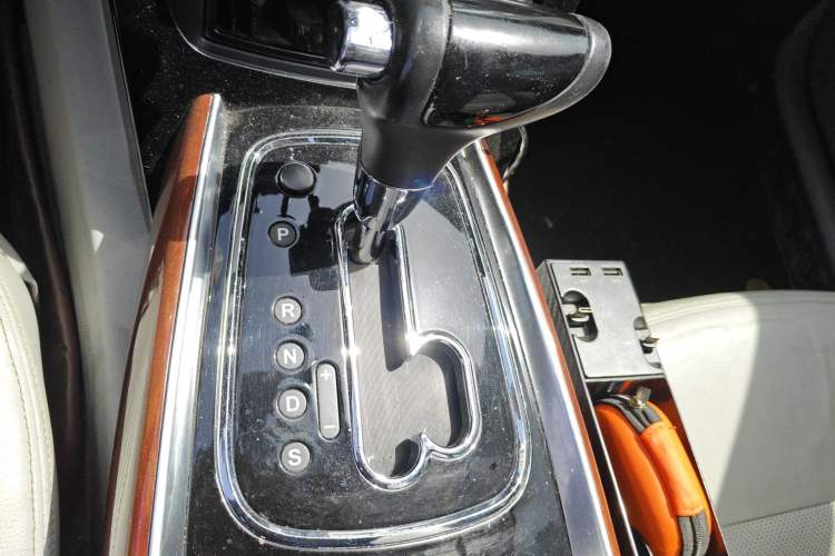 Used Hongqi H7 2013 2.0T Luxury Model Gear Lever