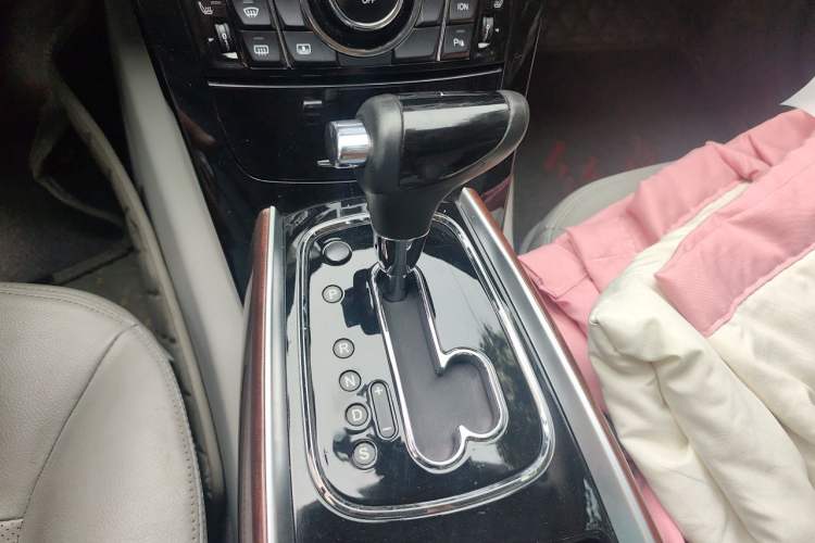 Used Hongqi H7 2013 2.0T Luxury Model Gear Lever