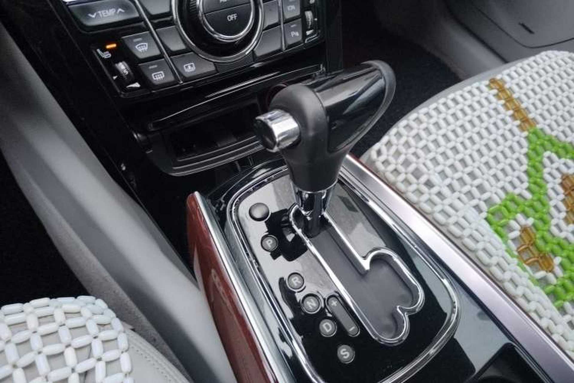 Used Hongqi H7 2013 2.0T Luxury Model Gear Lever