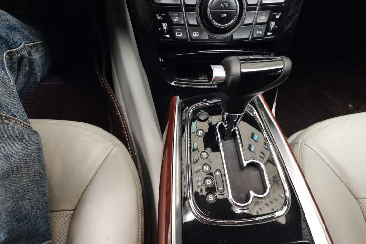 Used Hongqi H7 2013 2.0T Luxury Model Gear Lever