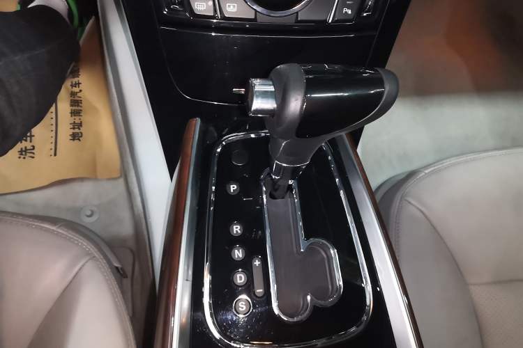 Used Hongqi H7 2013 2.0T Luxury Model Gear Lever