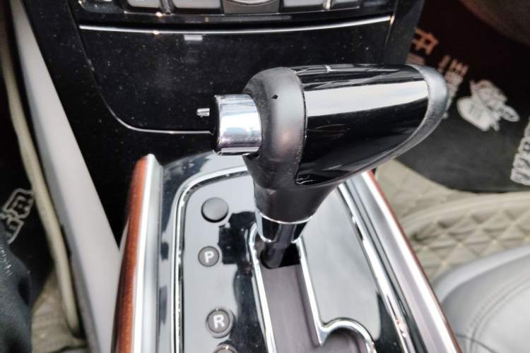 Used Hongqi H7 2013 2.0T Luxury Model Gear Lever