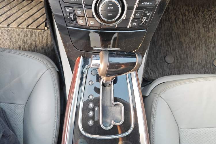Used Hongqi H7 2013 2.0T Luxury Model Gear Lever