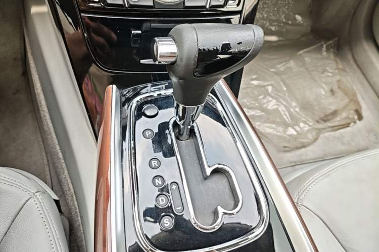 Used Hongqi H7 2013 2.0T Luxury Model Gear Lever