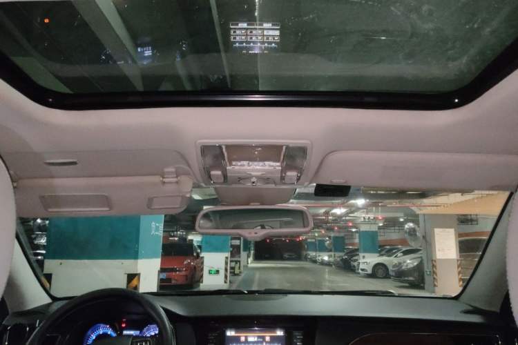 Used Hongqi H7 2013 3.0L Prestige Model Headliner