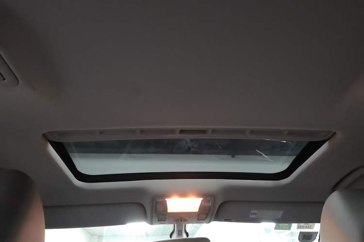 Used Hongqi H7 2013 2.0T Luxury Model Headliner