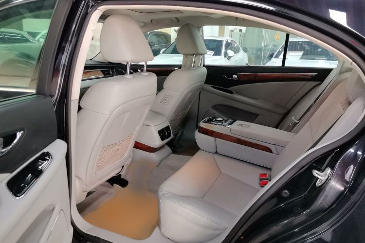 Used Hongqi H7 2013 3.0L Prestige Model Interior 1