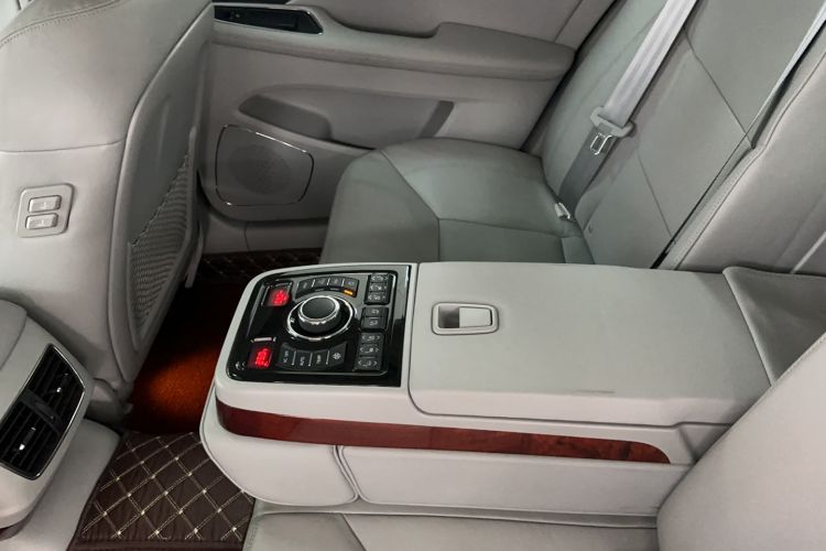 Used Hongqi H7 2013 2.5L Prestige Model Interior 3