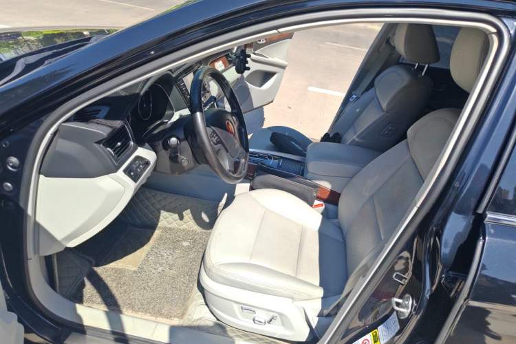 Used Hongqi H7 2013 3.0L Prestige Model Left Front Seat