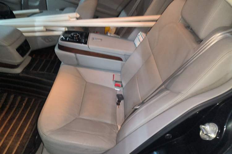 Used Hongqi H7 2013 3.0L Prestige Model Left Rear Seat