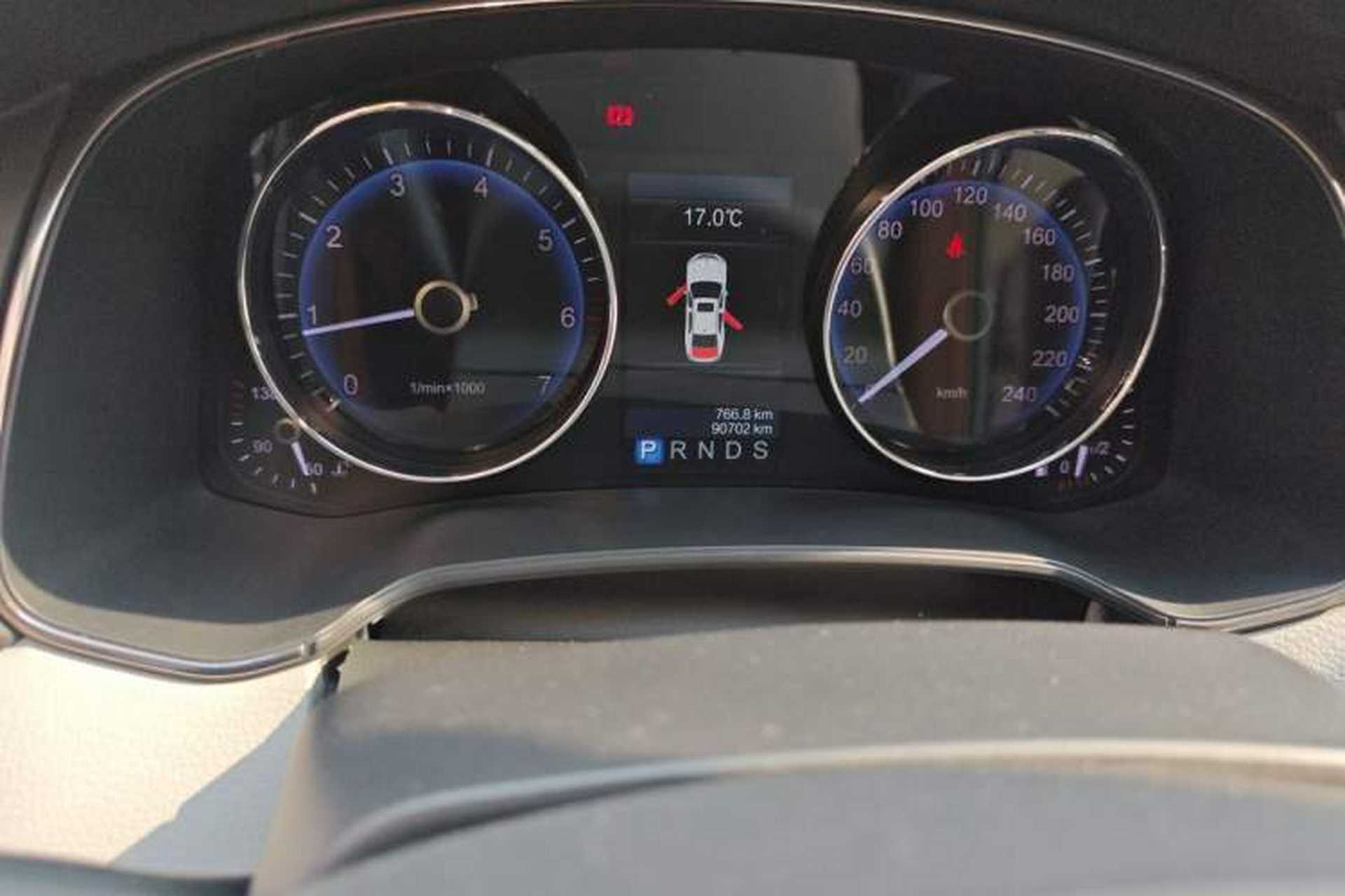 Used Hongqi H7 2013 2.5L Prestige Model Odometer Close Up