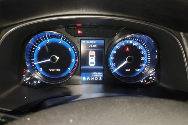 Used Hongqi H7 2013 3.0L Prestige Model Odometer Close Up