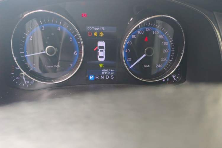 Used Hongqi H7 2013 3.0L Prestige Model Odometer Close Up
