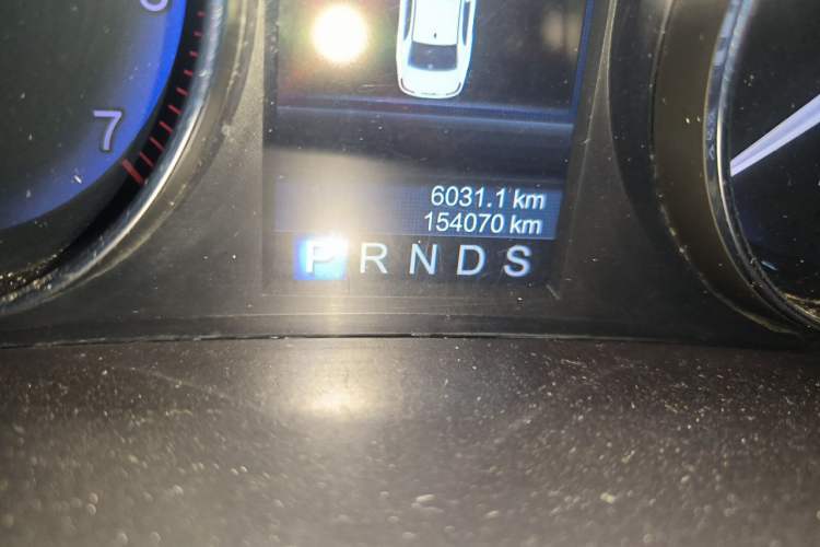 Used Hongqi H7 2013 3.0L Prestige Model Odometer Close Up