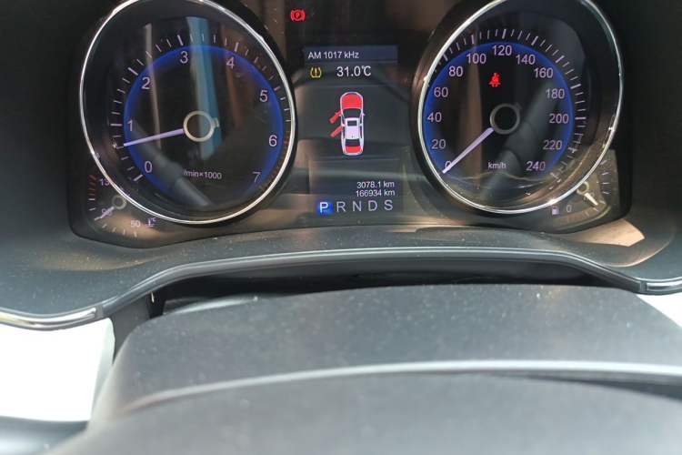 Used Hongqi H7 2013 3.0L Prestige Model Odometer Close Up