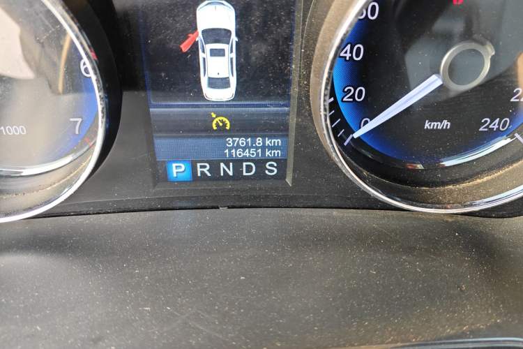 Used Hongqi H7 2013 2.0T Luxury Model Odometer Close Up