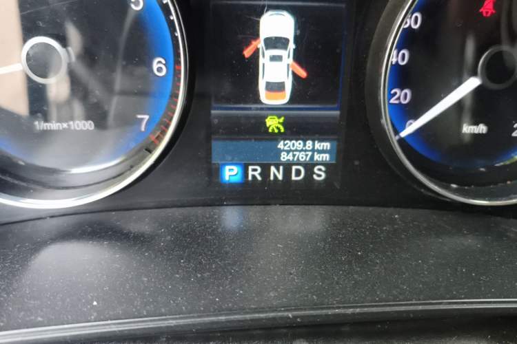 Used Hongqi H7  Odometer Close Up