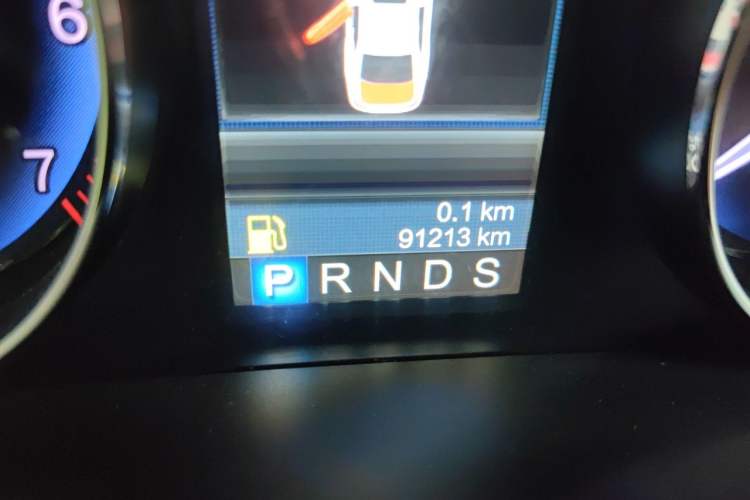 Used Hongqi H7 2013 2.5L Prestige Model Odometer Close Up