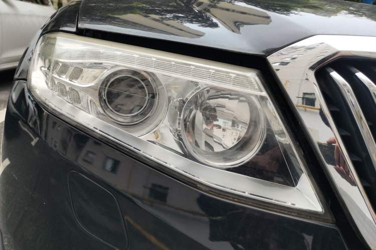 Used Hongqi H7 2013 2.0T Luxury Model Right Front Headlight