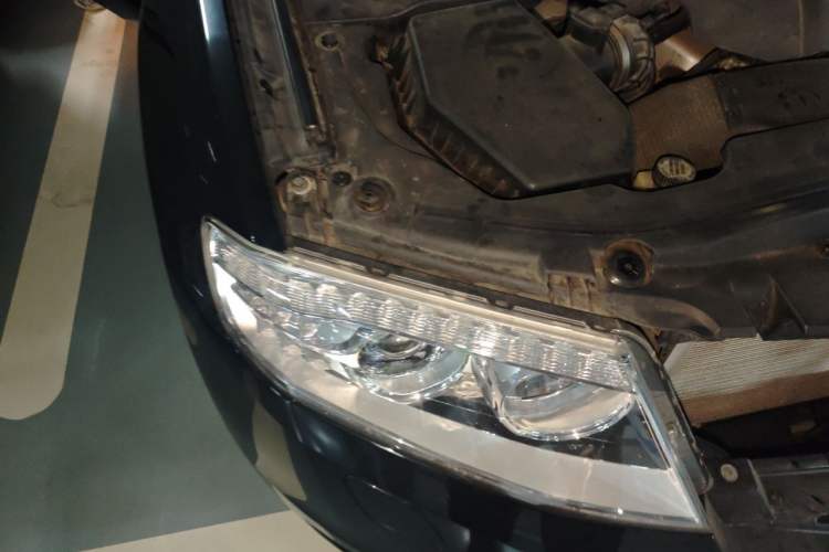 Used Hongqi H7 2013 2.0T Luxury Model Right Front Headlight
