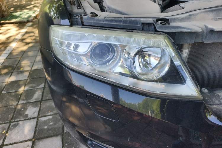 Used Hongqi H7 2013 2.0T Luxury Model Right Front Headlight