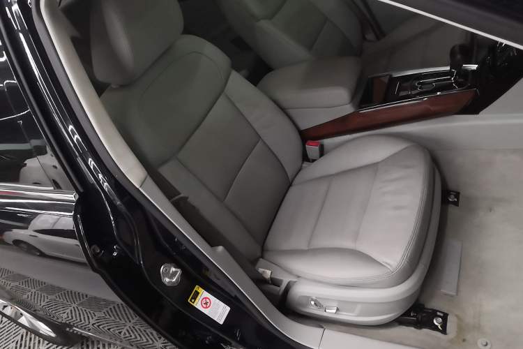 Used Hongqi H7 2013 2.0T Luxury Model Right Front Seat
