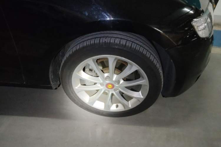 Used Hongqi H7 2013 3.0L Prestige Model Right Front Wheel Hub