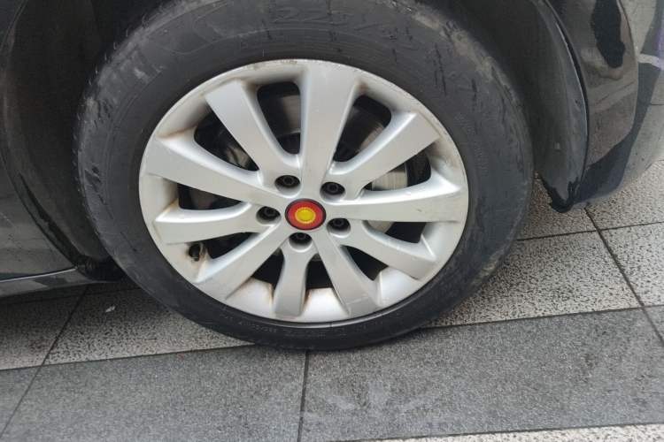 Used Hongqi H7 2013 2.0T Luxury Model Right Front Wheel Hub