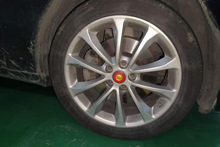 Used Hongqi H7 2013 3.0L Prestige Model Right Front Wheel Hub