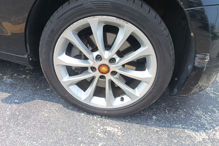 Used Hongqi H7 2013 3.0L Prestige Model Right Front Wheel Hub
